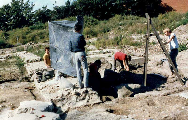 Merton Priory 1987 88 Jonathan Nowell taking photo of burial