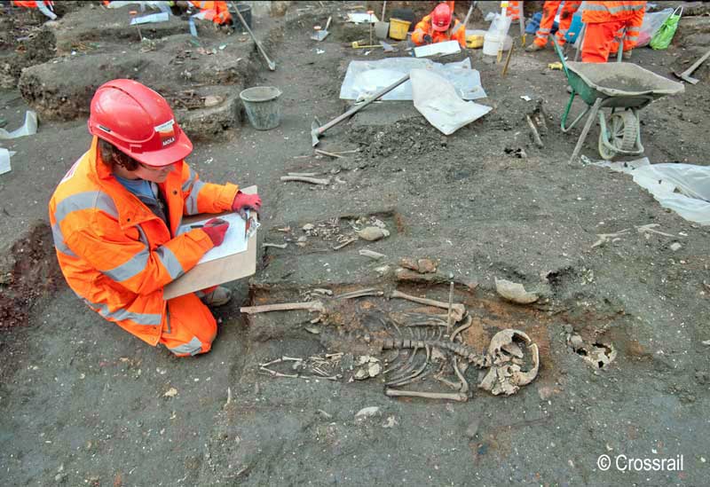 Archaeologist Lorna Webb on the Bedlam burial ground excavation (XSM10) © Crossrail