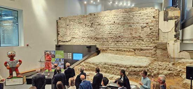 Fig 4 Director of the Museum of London Sharon Ament giving a speech at the opening event accompanied by MOL security keeping a careful eye on the proceedings