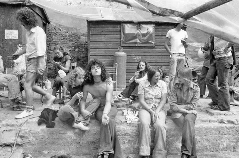 Tea break. Clemont Dufor, Val Shortland, Chrissie Milne, Paul Herbert, Derek Gadd, Clare Jupp, ?, Chris Unwin. From The Ken Dash Photo Diary