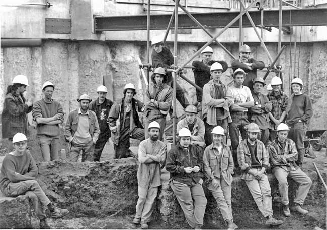 The Regis House team during the winter of 1995 -  The Regis House team during the winter of 1995. Front row from left to right: the late Bruno Barber; Rysz Bartkowiak (who took this photograph); Nick Armour; Sophie Jackson; Frank Martin; Ed Gibbons. Rear rows from left to right: Ken Pitt; Steve Every; Bruce Watson; Pat Connolly (metal detectorist); Graham Spurr (environmentalist); Mark Bagwell; Andy West; Kieron Heard; Darryl Palmer; David Bowsher; Ian Blair, Trevor Brigham; Chris Tripp; Jackie Keily (finds assistant ) and Tamsin Hobbs (finds assistant).